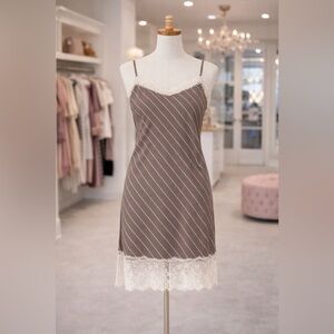 CHELSEA28 Lace Trim Slip Dress